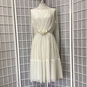 Vintage 1950’s white nylon dress ~size 4